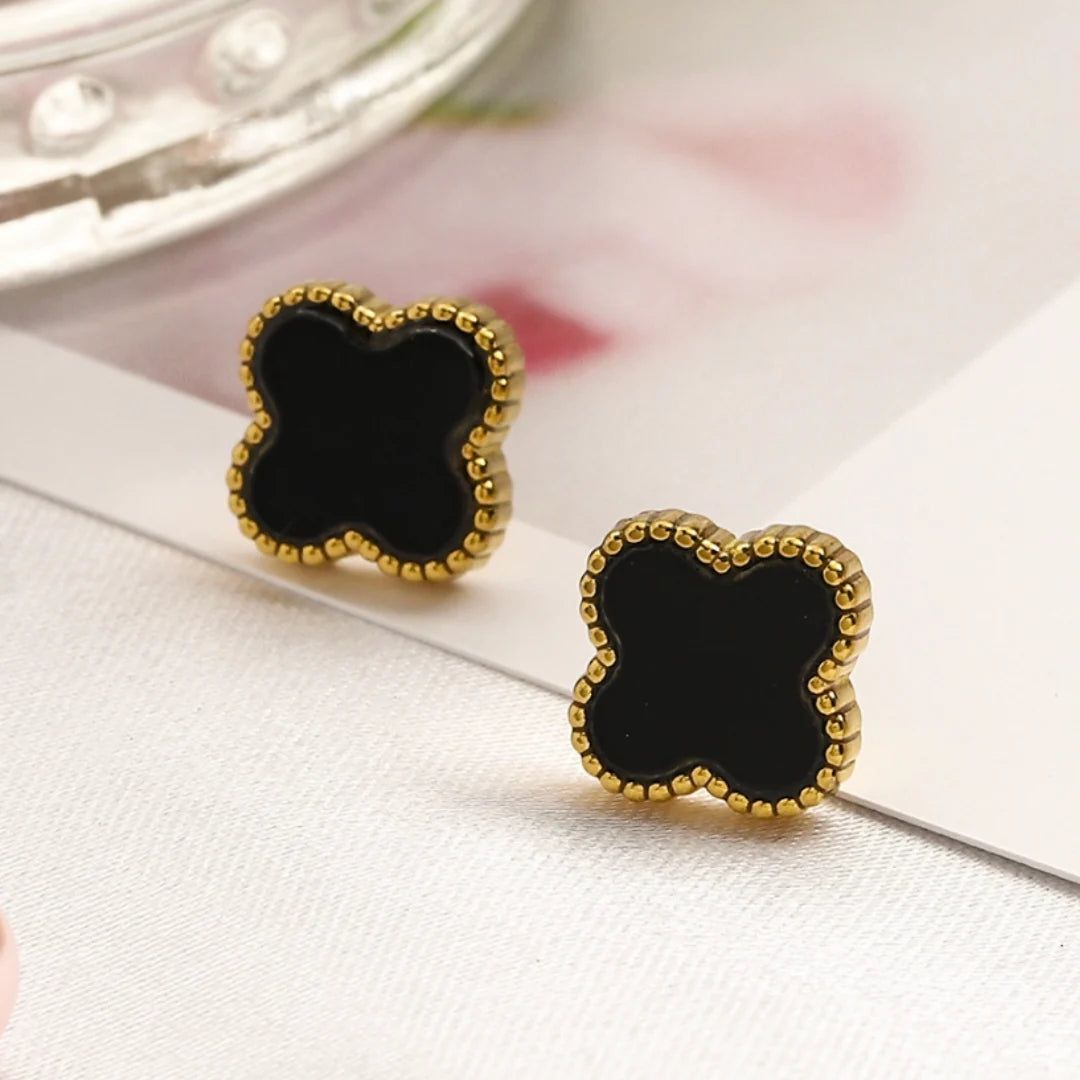 CLOVER | Schwarze Ohrringe