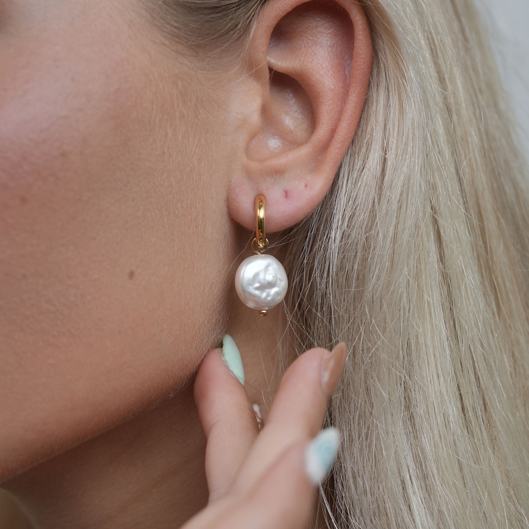 Serilda Münze Hoop Ohrringe | 18K Gold-Maison Doré