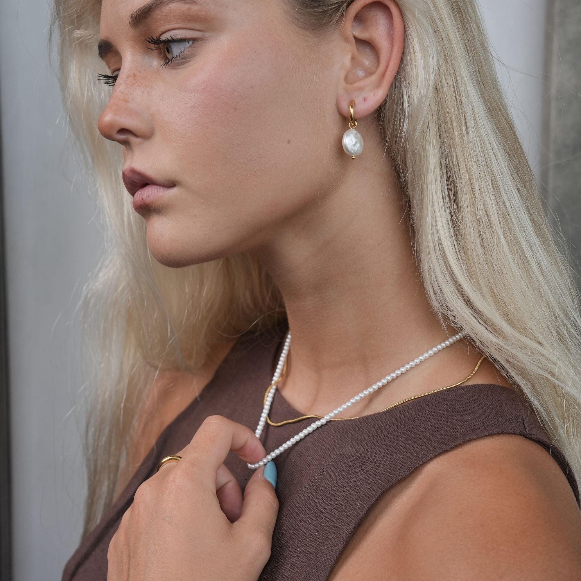 Serilda Münze Hoop Ohrringe | 18K Gold