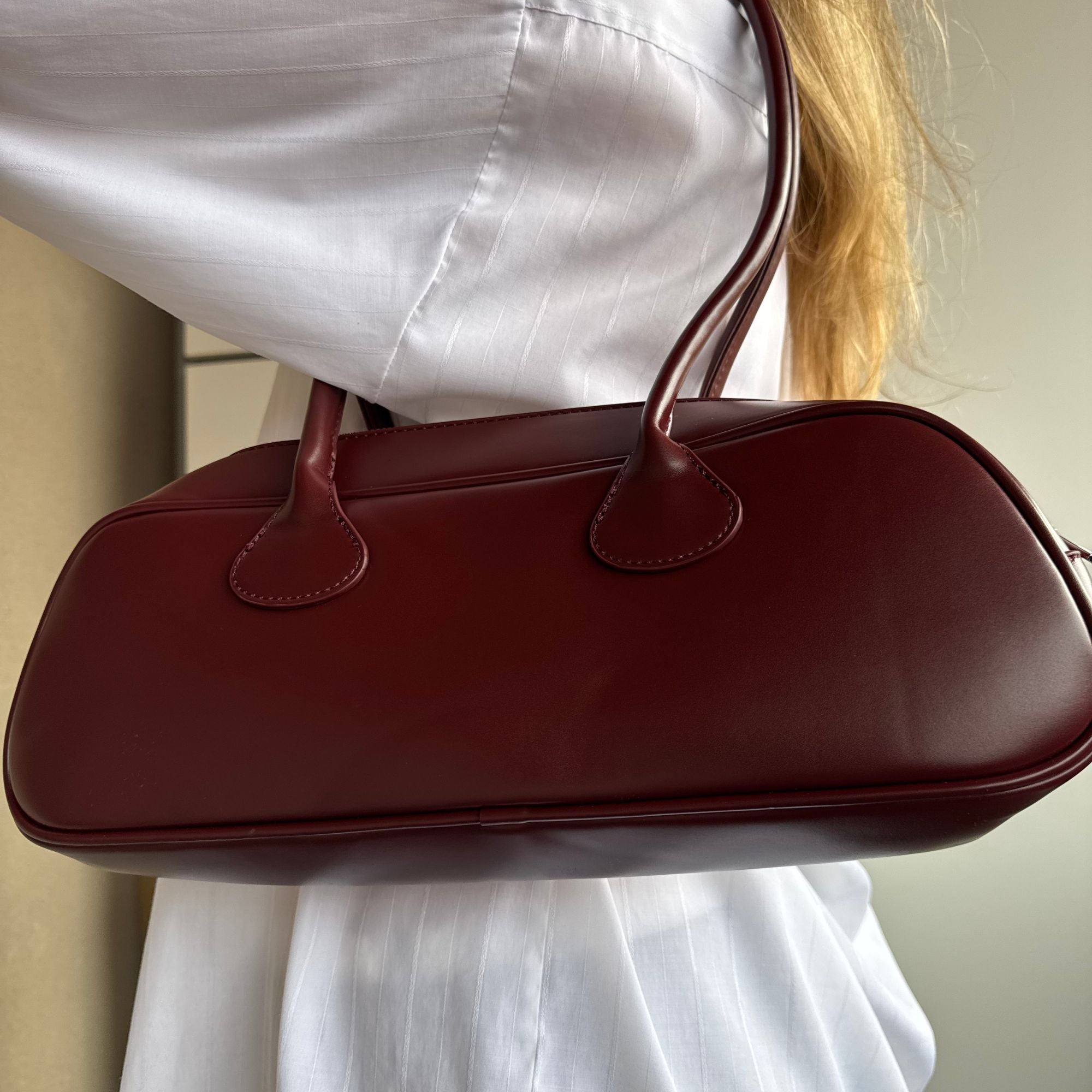 Vivienne Barrel Bag Wein