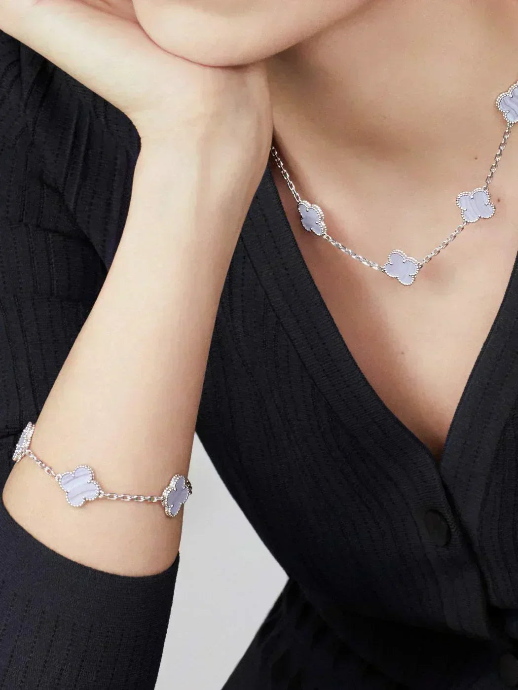 CLOVER | Purpurfarbenes Halsband mit 10 Motiven-Maison Doré