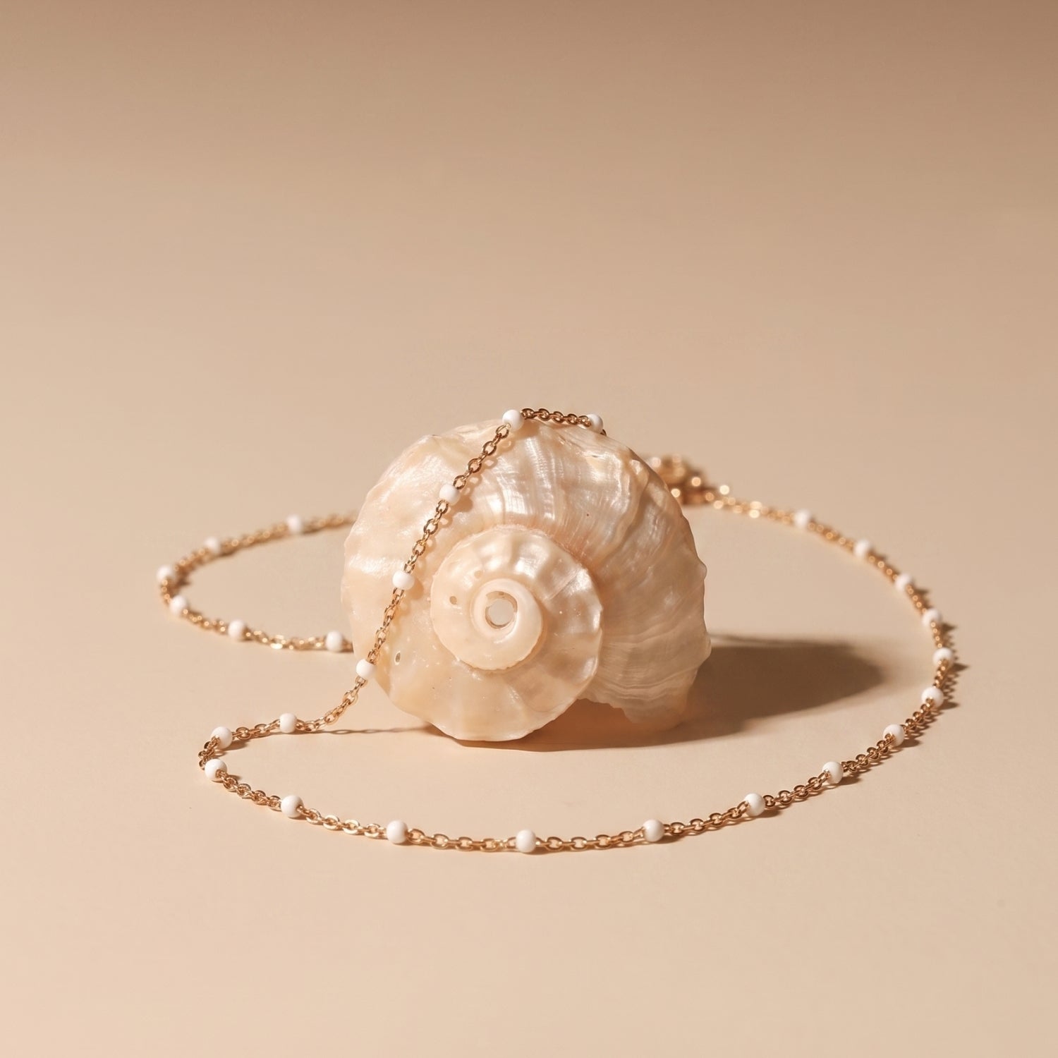 Weißes Perlen-Choker-Maison Doré