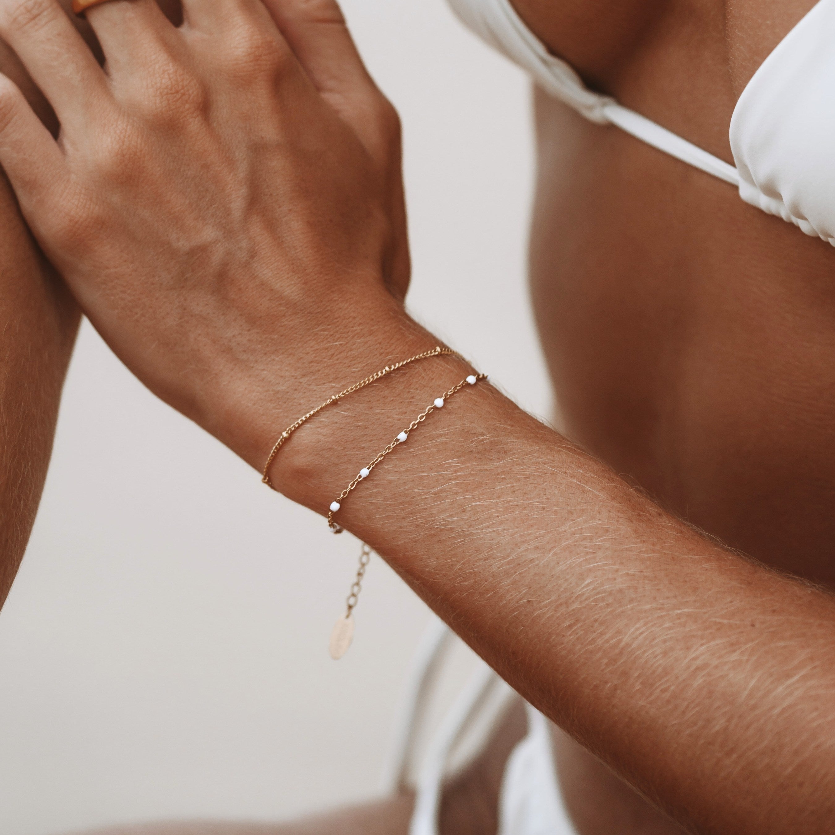 Doppeltes Weißes Perlenarmband-Maison Doré