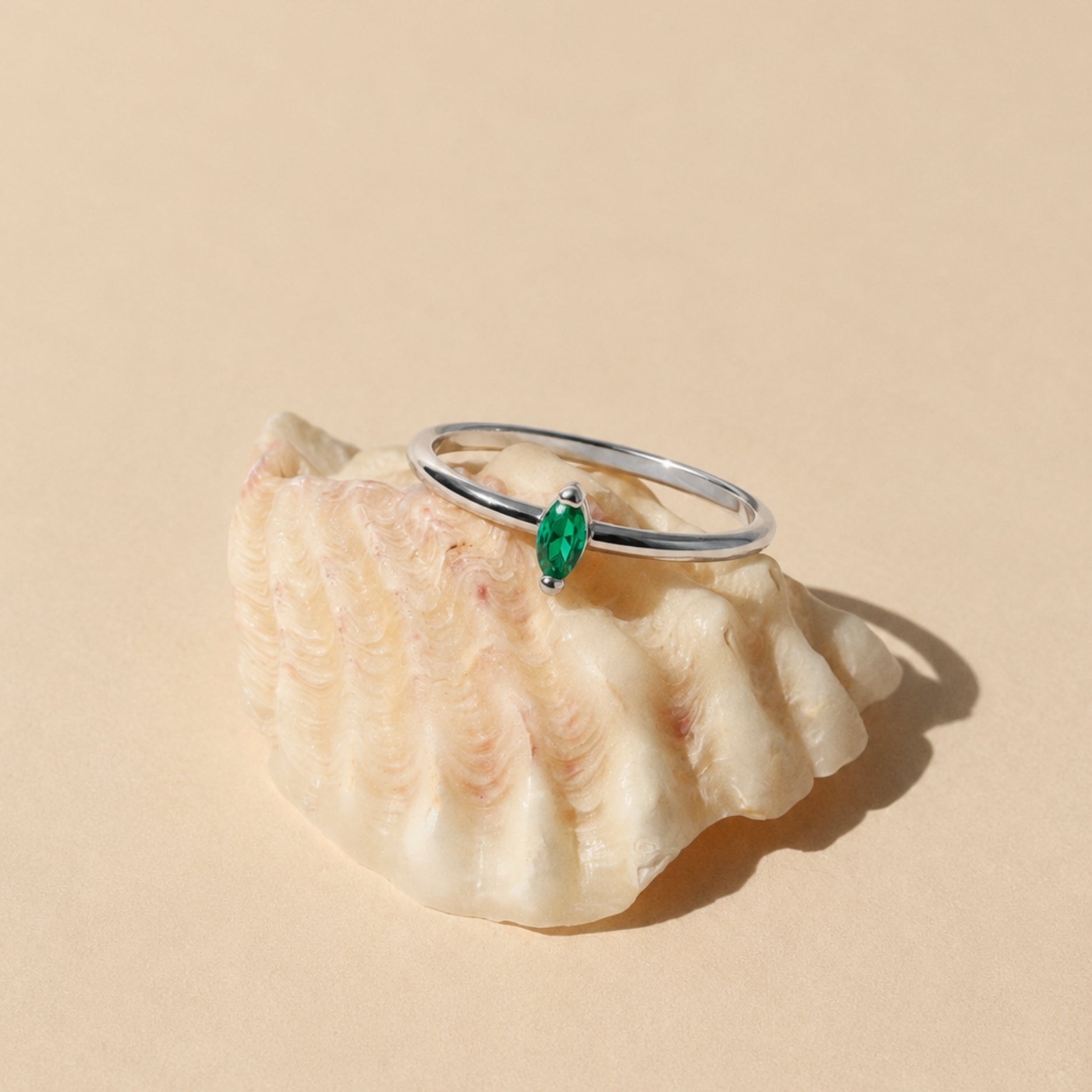 Zierlicher Smaragd-Ring-Maison Doré
