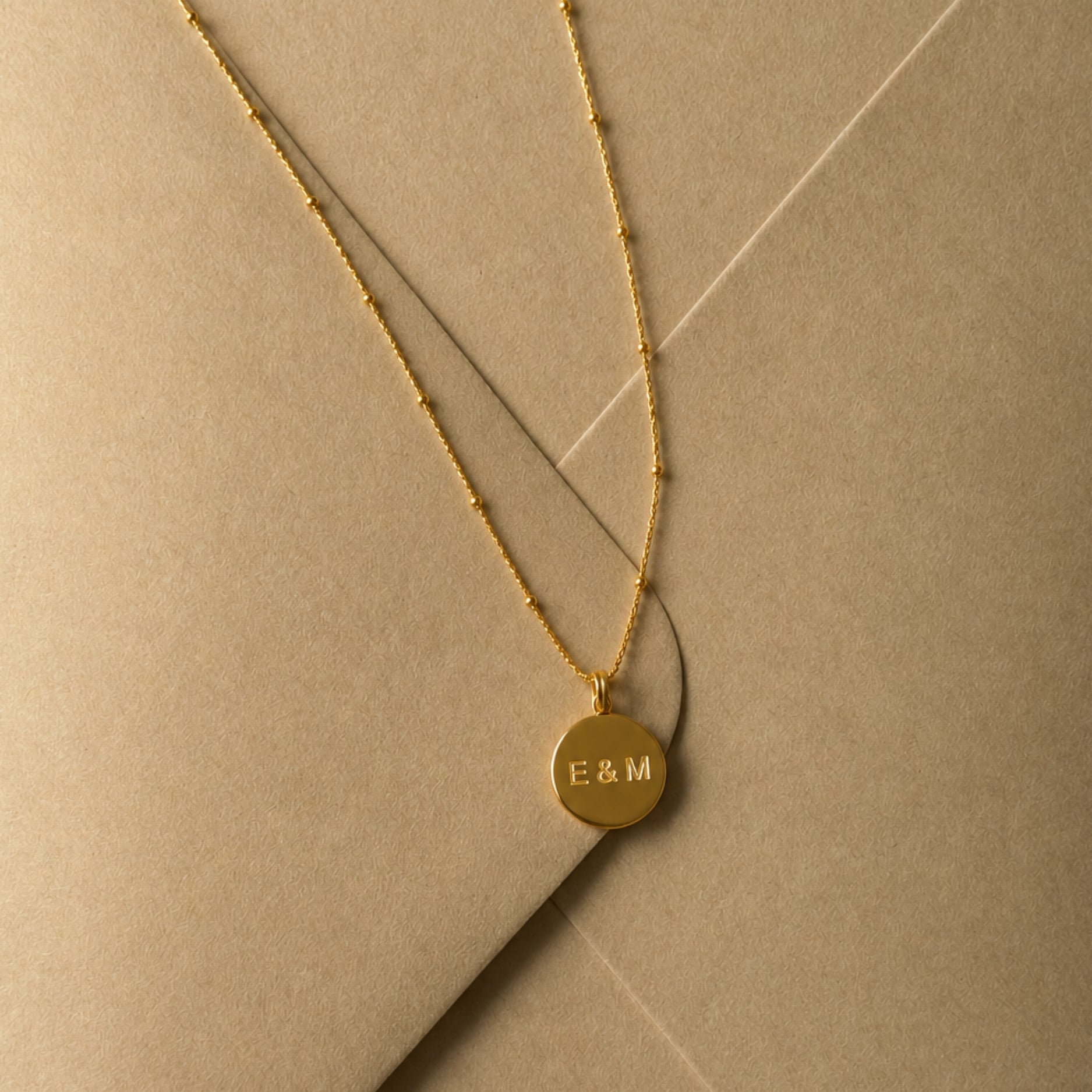 Zierliches Medaillon-Halsband